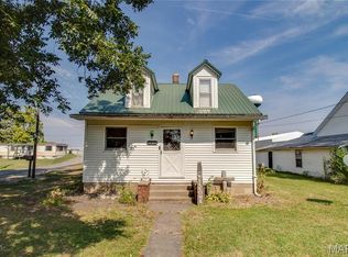 1120 S Main St, Carrollton, IL 62016