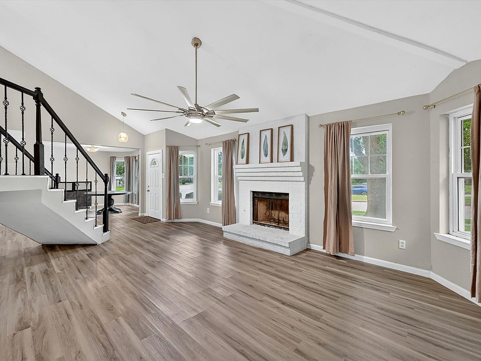 1st image of 3025 David Dr