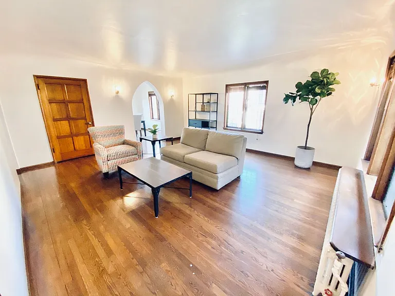 Ten-O-Five Anhalt Apartments — Photo 2