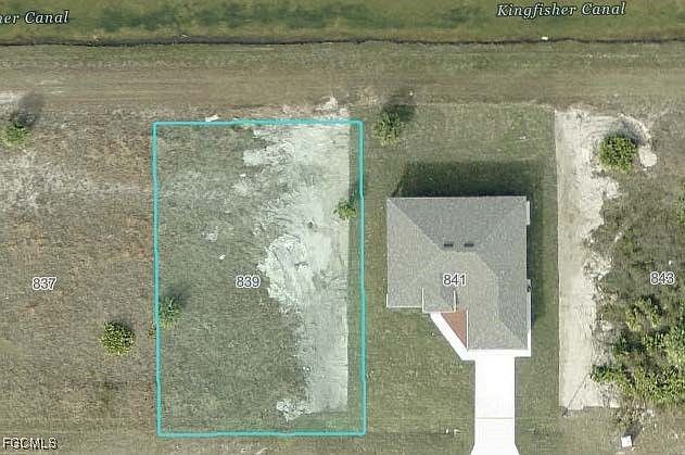 2nd image of 839 Colyer St E