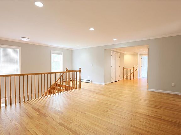 5th image of 13 Dimond Ave