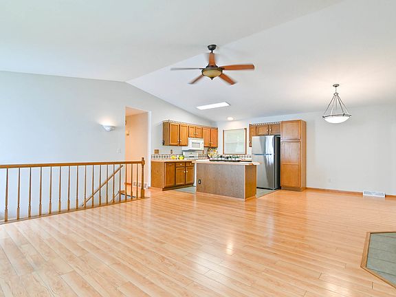 3rd image of 26137 W Lake Ave