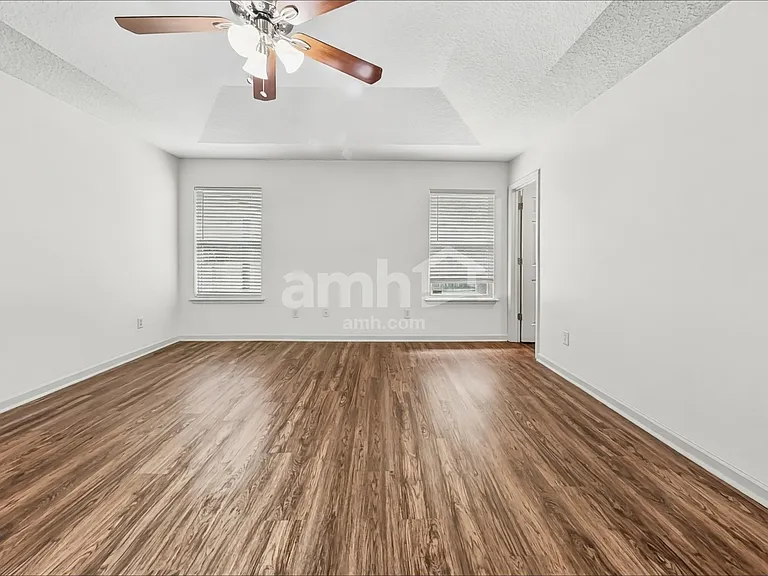 10008 Lancashire Dr — Photo 10