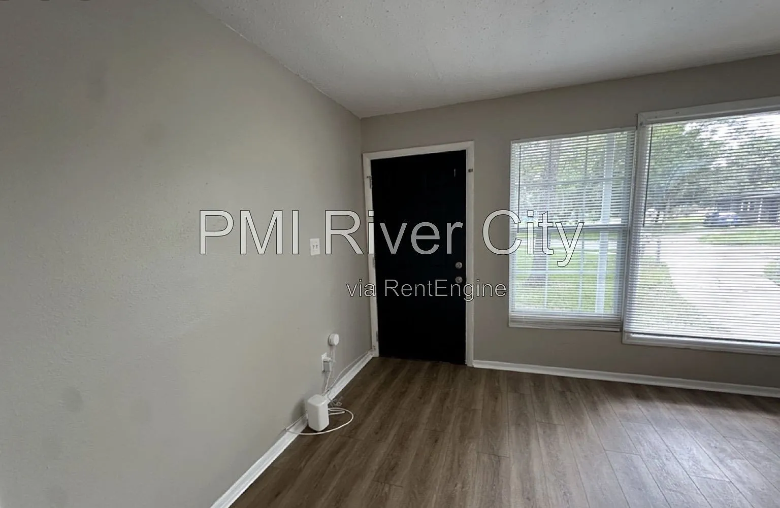 3 bed, 1.0 bath, 906 sqft, $1,050 — Photo 4