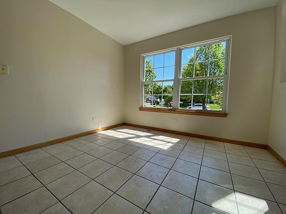 5th image of 1811 Foxfield Dr