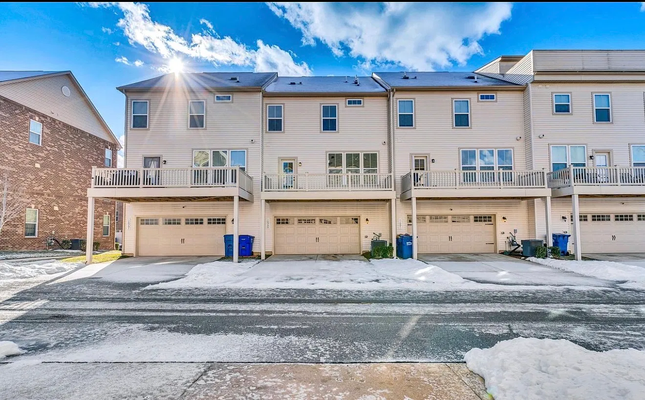 4 bed, 2.5 bath, 2363 sqft, $3,500 — Photo 2