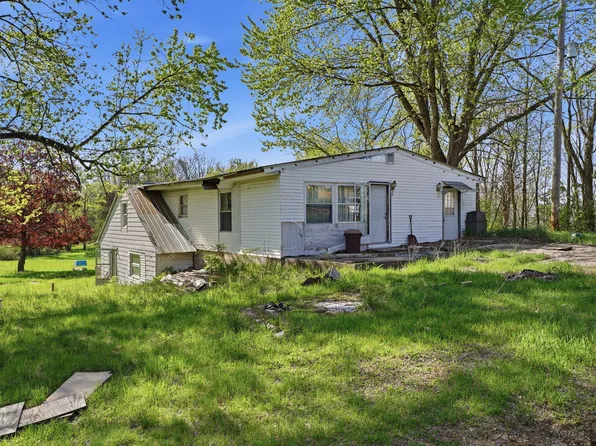 1928 S 35th St, Galesburg, MI 49053