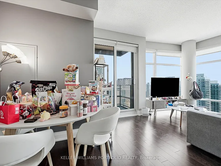 2191 Yonge St #4111 — Photo 13