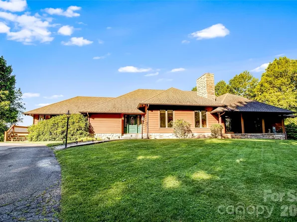 1087 Brigadoon Dr, Clyde, NC 28721