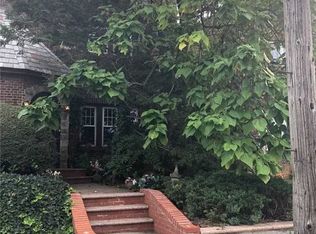 28-29 202nd St, Bayside, NY 11360