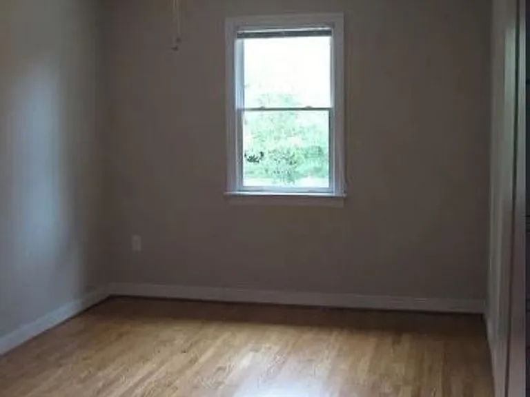 715 W Clay St — Photo 2