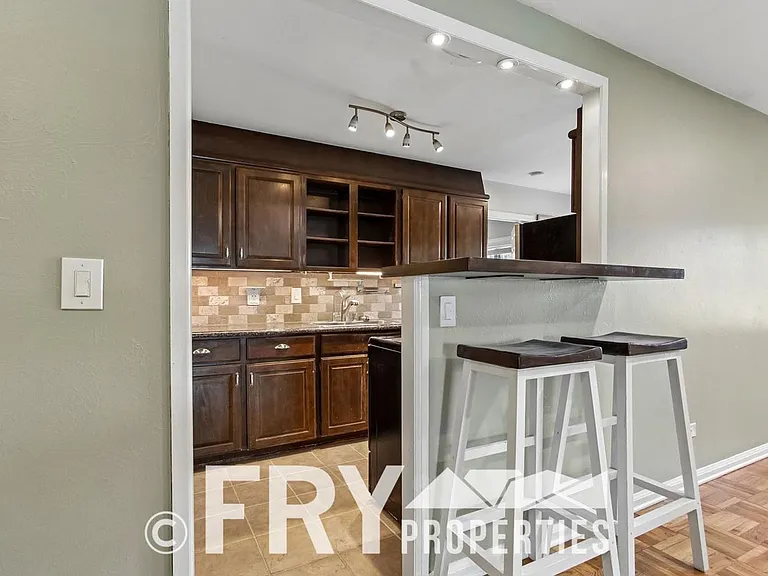 2801 S Cherry Way — Photo 8