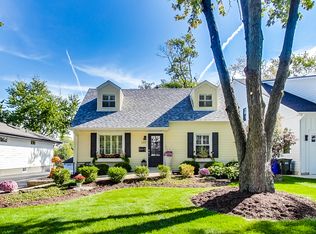 385 Grandview Ave, Glen Ellyn, IL 60137