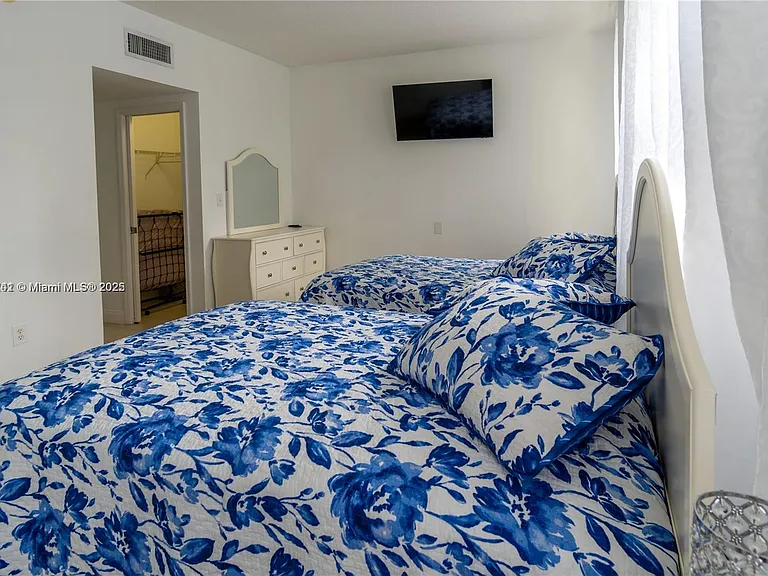 2069 S Ocean Dr — Photo 5