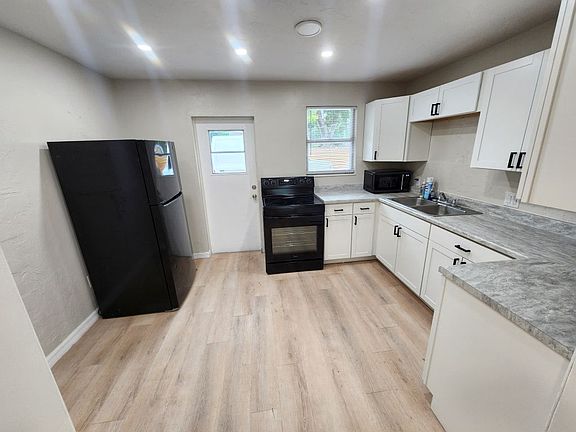 4th image of 3133 Myrtle St