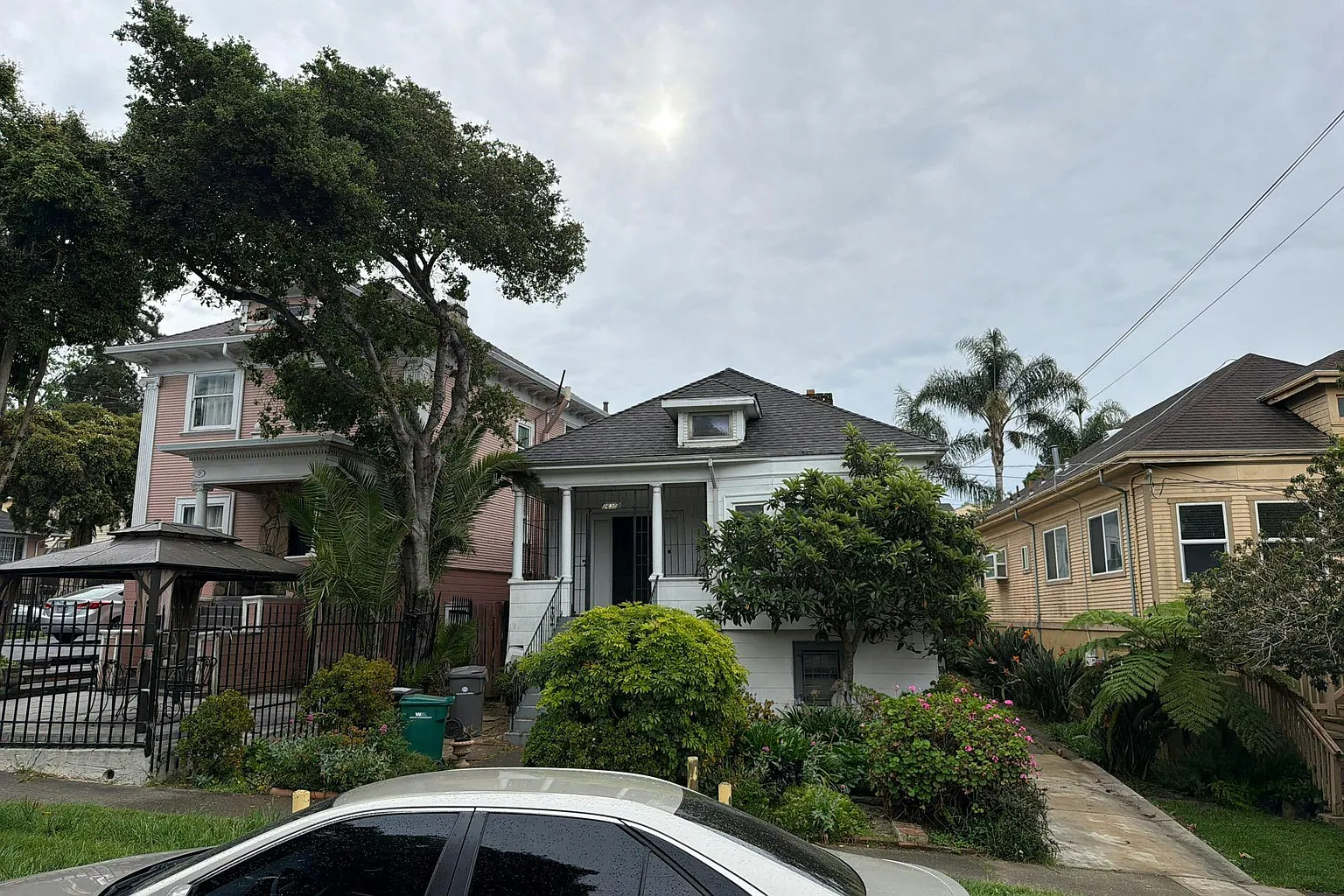 2630 Highland Ave photo 1