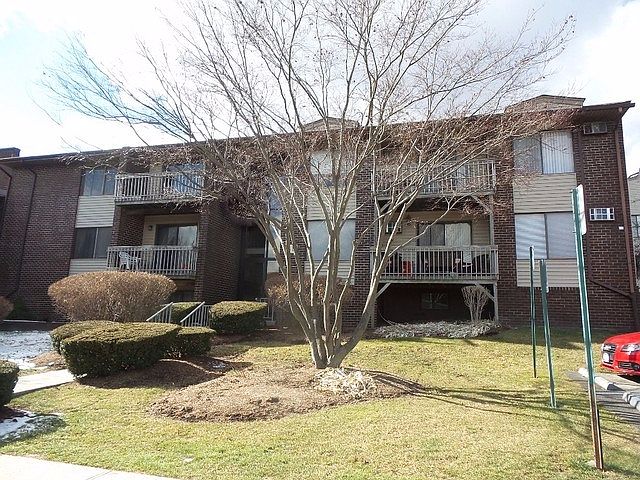 1st image of 315 Country Club Ln