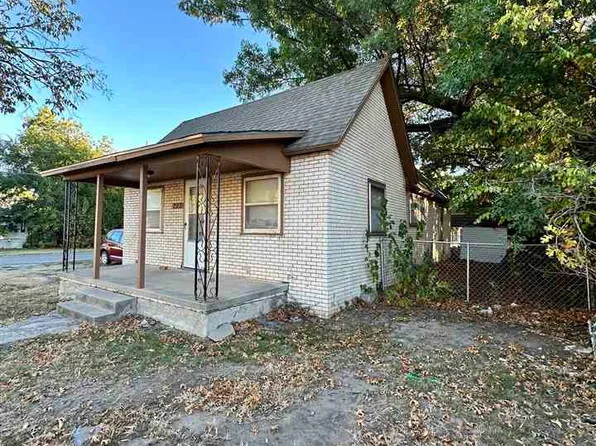 223 E Lincoln Ave, Blackwell, OK 74631