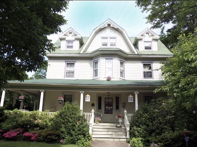 1st image of 16 Roosevelt Pl