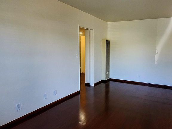 5th image of 2405 Torrance Blvd APT A