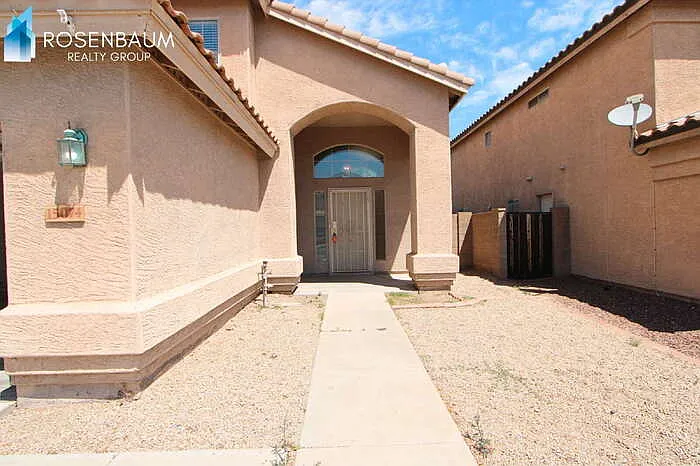 3 bed, 2.5 bath, 1518 sqft, $2,144 — Photo 3