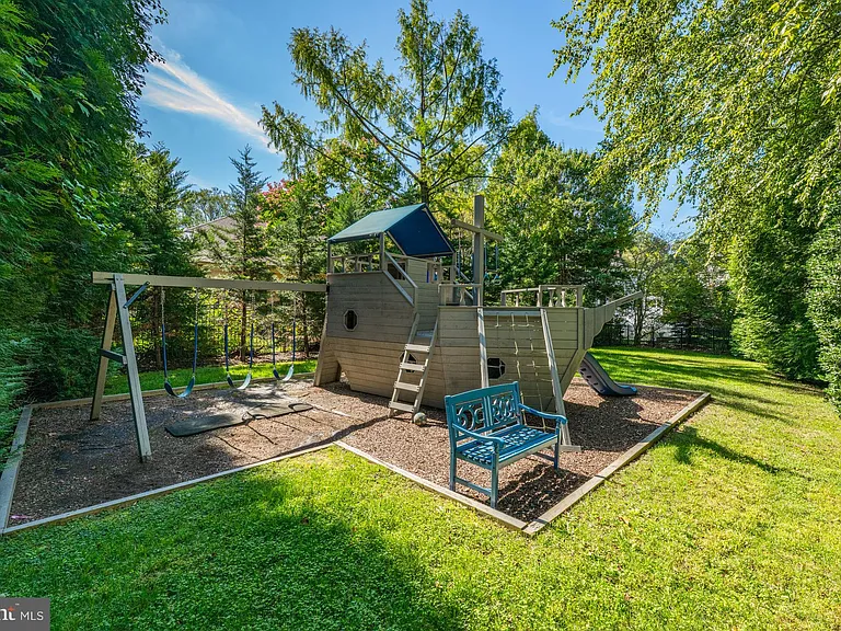 8305 Fox Haven Dr — Photo 9