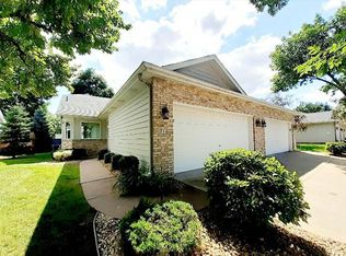 716 Emerald Rdg, Roseville, MN 55113