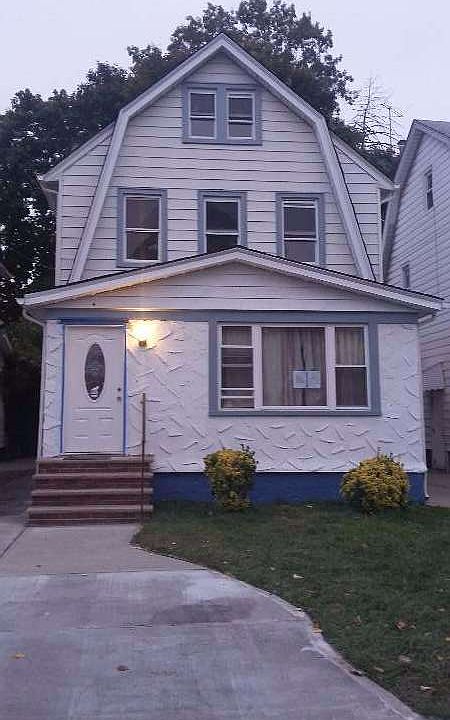 1st image of 11123 202nd St