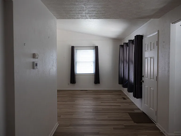 494 W Shields St — Photo 19