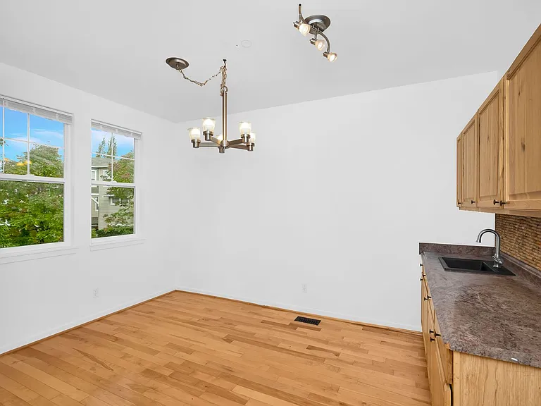 1904 16th Ln NE — Photo 6