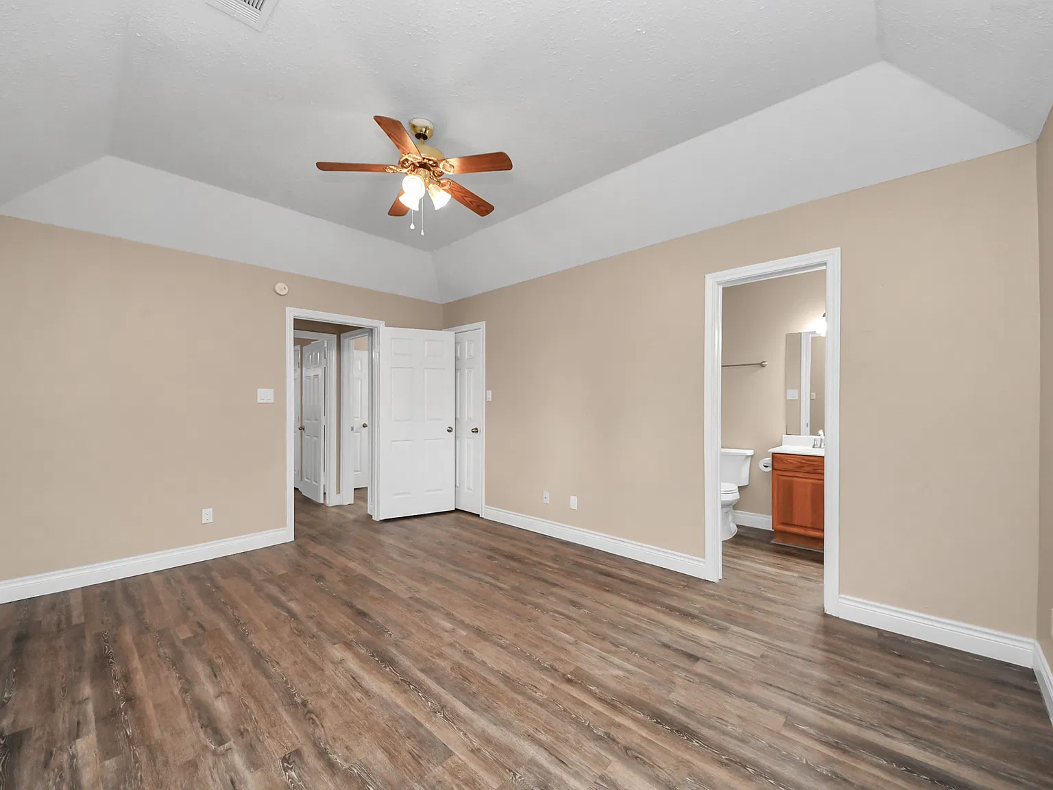 2 bed, 1183 sqft, $1,699 — Photo 4