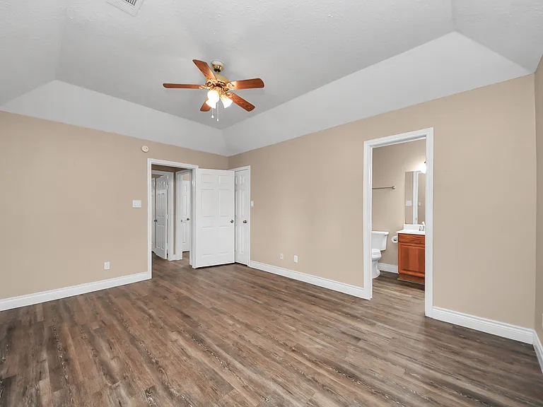1163 Lovett St — Photo 6