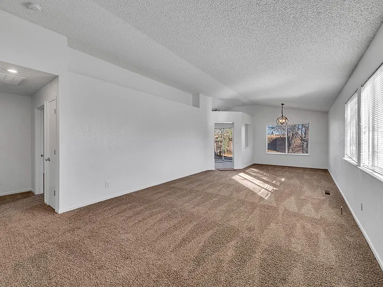 1620 Marinette Ct — Photo 1