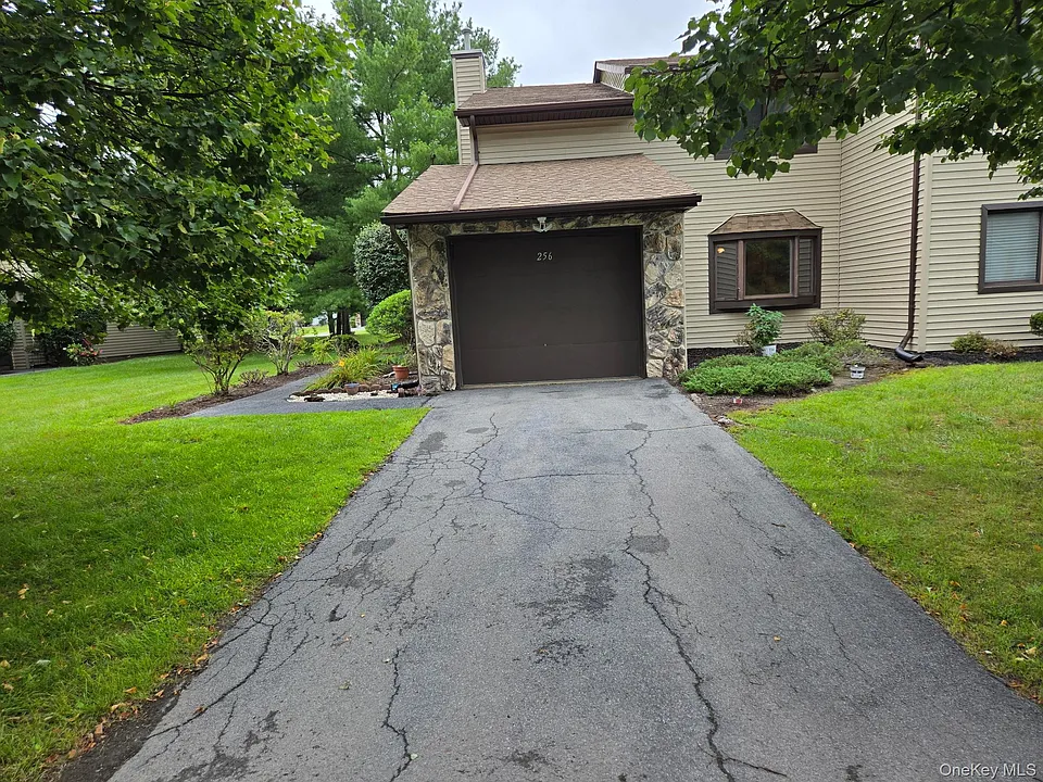 256 Heritage Ln