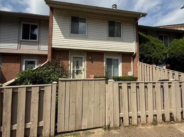 1315 Springtide Pl, Herndon, VA 20170