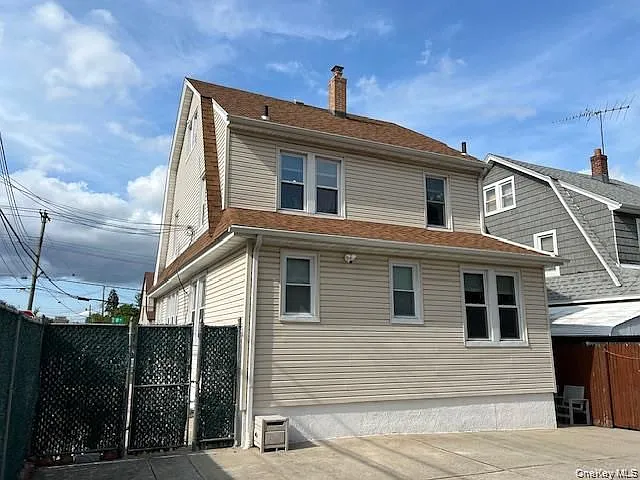131-02 107th Ave — Photo 2