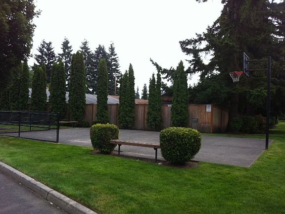 4th image of 619 101st Pl SE
