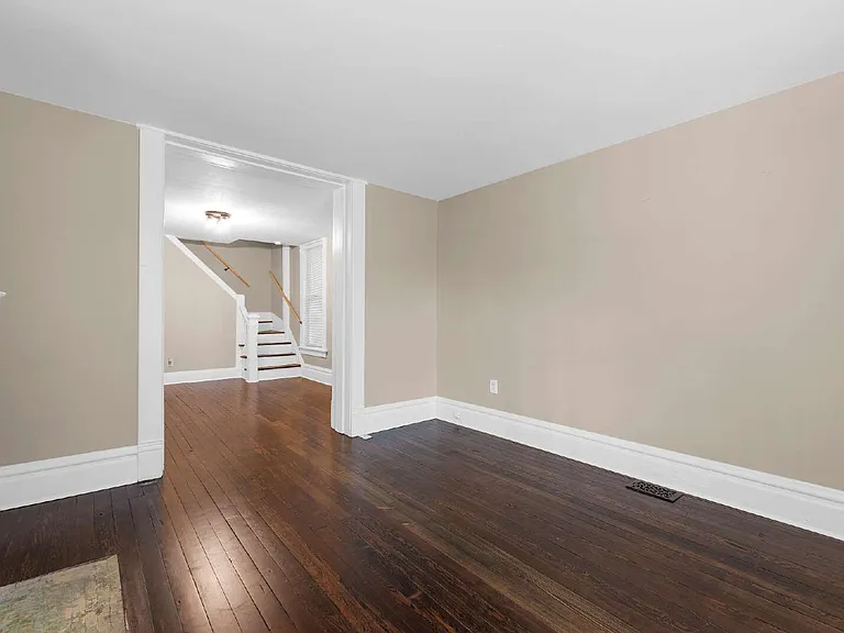 113-115 W Park Ave #113 — Photo 4