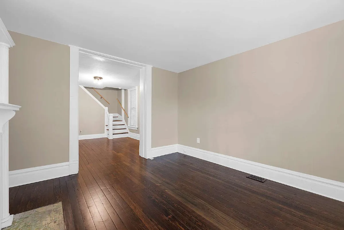 Building Photo - 113 W Park Ave #113