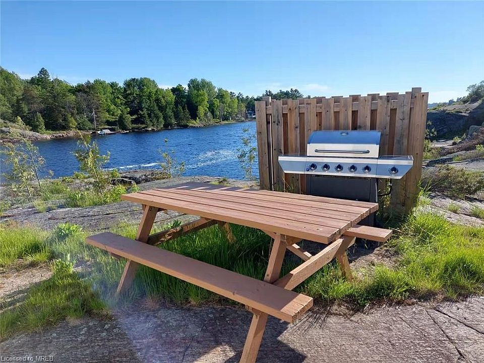 2020 Riverside Dr, Parry Sound, Centre Part, ON P0G 1B0