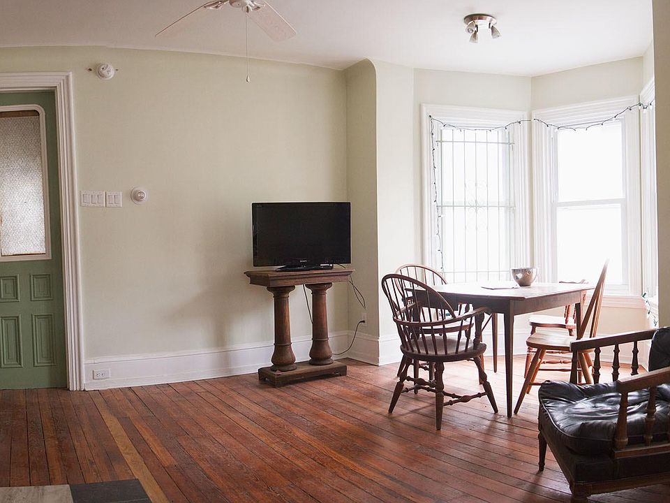 kitchen with bay window
Kitch come with chairs and tables. and cutting boards and lots of cabinets.