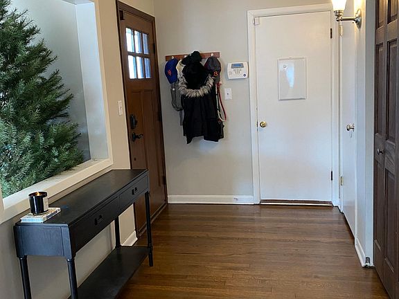 entry (door to garage, door to basement, closet)