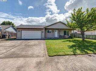 255 S 9th St, Harrisburg, OR 97446