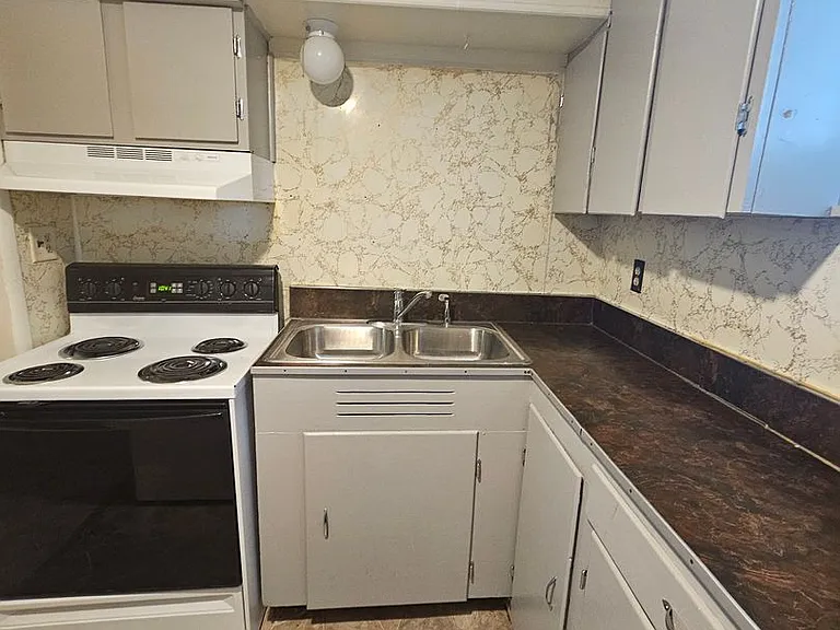 414 E Philadelphia St — Photo 12