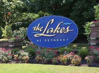 2 Erin Ln, East Setauket, NY 11733