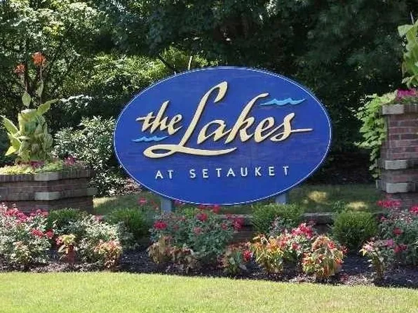 2 Erin Ln, East Setauket, NY 11733