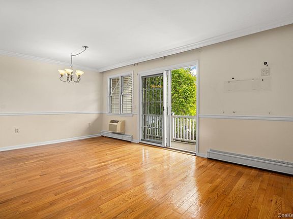 5th image of 9422 Magnolia Court #1B