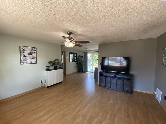 3rd image of 8908 W Deschutes Dr