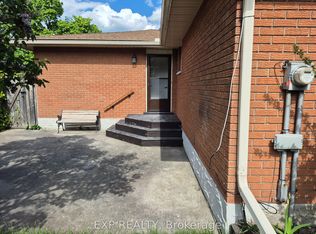 37 Montcalm Dr E, Kitchener, ON N2B 2P9