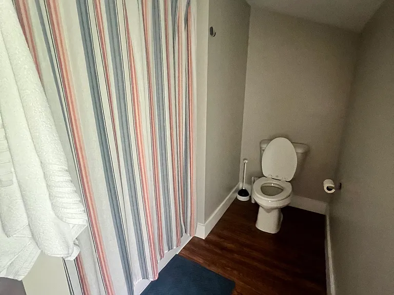 2418 Washington Ave — Photo 9